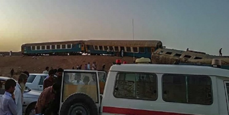 دستور وزیر بهداشت برای رسیدگی فوری به مصدومان سانحه قطار مسافربری طبس-یزد