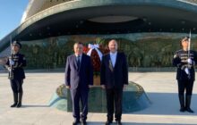 رئیس مجلس از نماد استقلال ازبکستان بازدید کرد