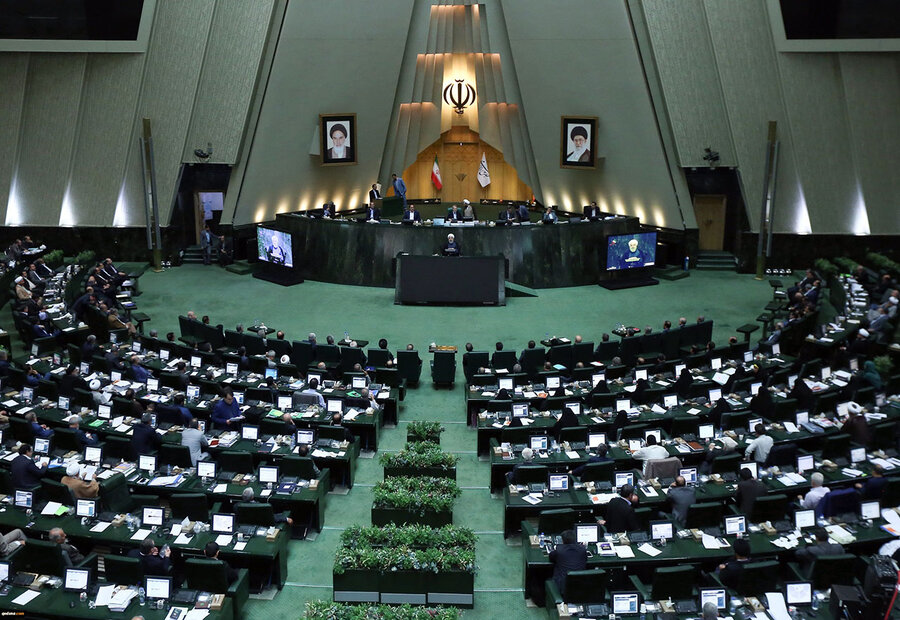 حضور جمعی از دانشجویان دانشگاه افسری در صحن مجلس