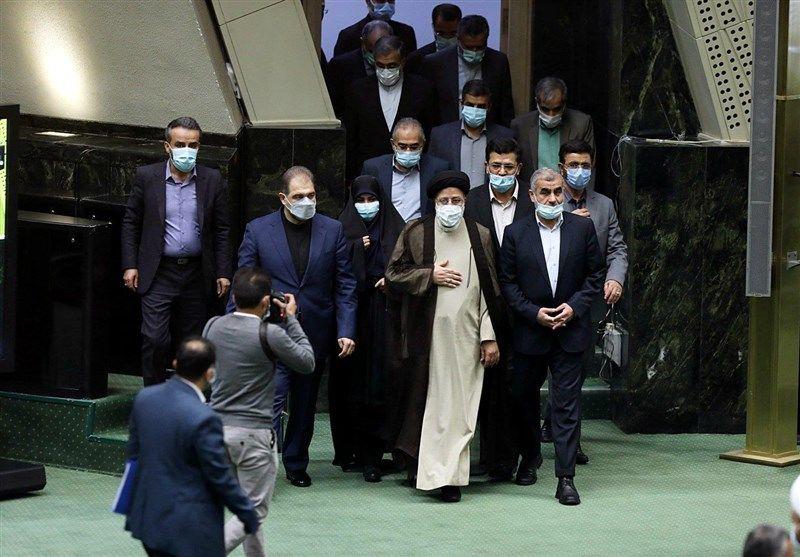 رئیس‌جمهور برای دفاع از زاهدی‌وفا وارد صحن مجلس شد