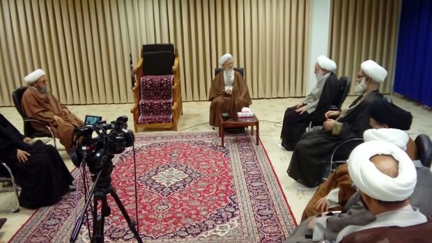 مردم ستون دین هستند/ شهدا و مردم سرمایه‌های کشورند