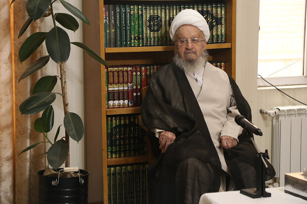 «آیت الله روحانی» عمر خود را به تعلیم معارف اهل بیت(ع) گذراند