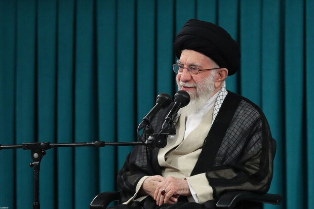 جمعی از تولیدکنندگان با رهبر انقلاب دیدار می‌کنند