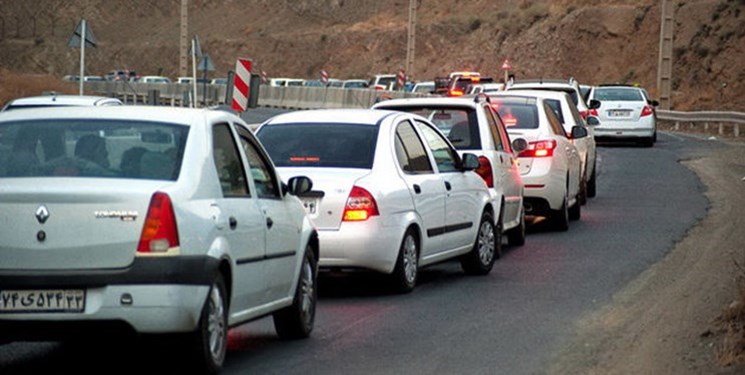 ترافیک سنگین در چالوس و هراز/ پلیس راه: حرکت در شانه خاکی راه مساوی است با توقیف!