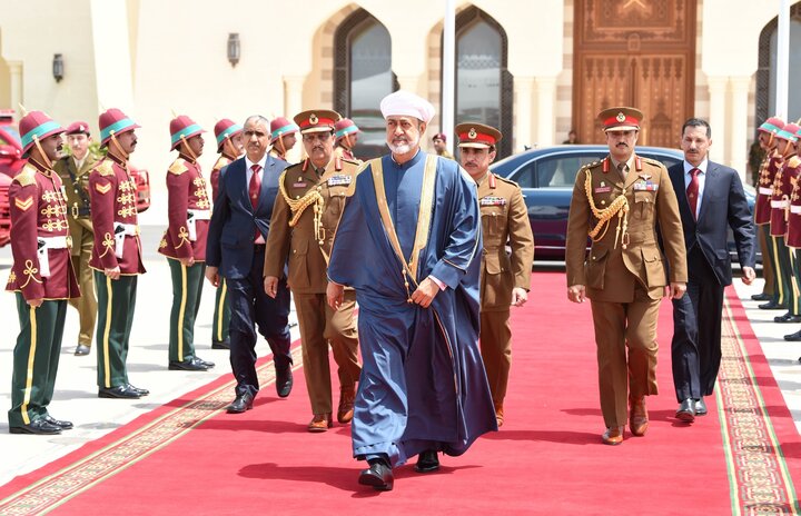 پادشاه عمان وارد تهران شد