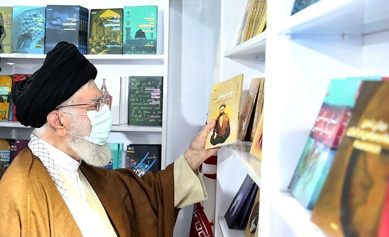 گزارش تصویری| بازدید رهبر معظم انقلاب از نمایشگاه کتاب تهران