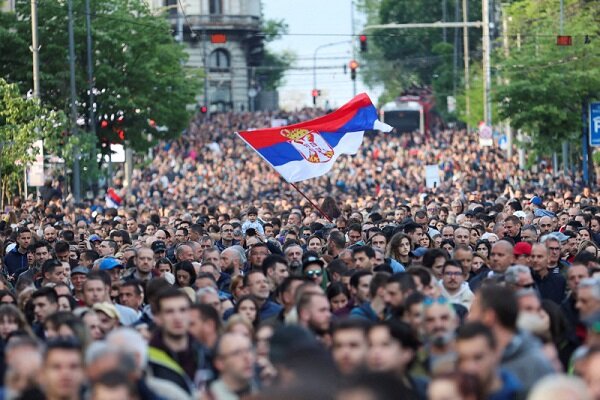 تظاهرات گسترده ضددولتی در صربستان در اعتراض به تیراندازی‌های جمعی