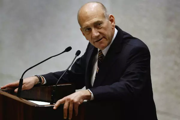 نخست‌وزیر اسبق رژیم صهیونیستی: به سمت یک جنگ داخلی حرکت می‌کنیم