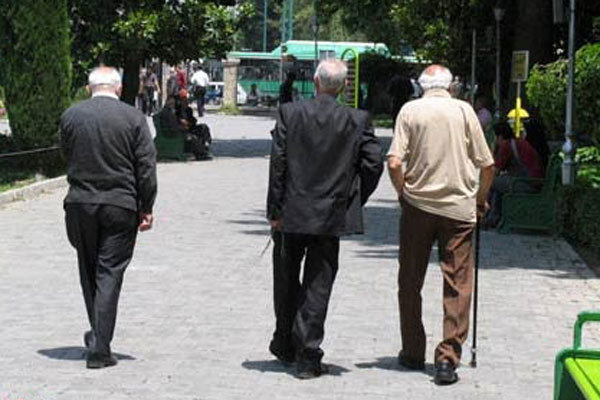 پیرهادی: حقوق بازنشستگی بسیاری از افراد پاسخگوی هزینه‌های زندگی آنان نیست