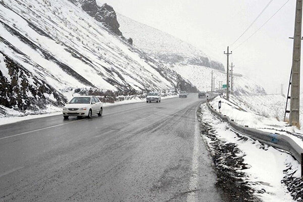 تردد روان در محورهای شمالی/ بارش برف و باران در جاده‌های ۱۹ استان