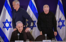 «بنی گانتس» در تظاهرات ضد نتانیاهو شرکت کرد