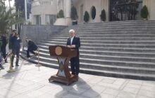 عارف: دیدار پزشکیان و ترامپ در دستور کار دولت نیست