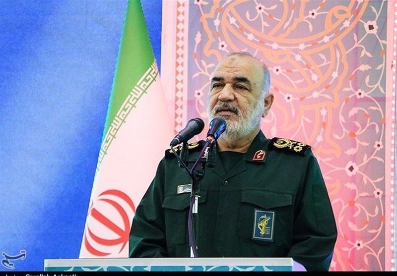 در سطح سیاسی، اقتصادی و نظامی با آرایش جهانی دشمن روبه‌روییم
