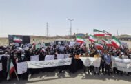تجمع دانشجویان در جوار سایت فردو در حمایت از غنی‌سازی ایران