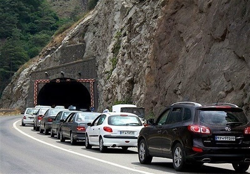 بازگشت مسافران و ترافیک سنگین در محورهای مواصلاتی مازندران/یک‌طرفه شدن کندوان و هراز