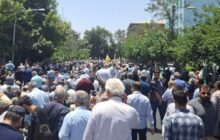 حضور گسترده نمازگزاران تهرانی در دانشگاه و خیابان‌های اطراف