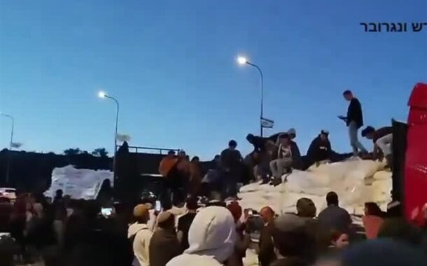 شهادت ۲۰ فلسطینی در غزه بر اثر حمله هوایی به کامیون حامل غذا