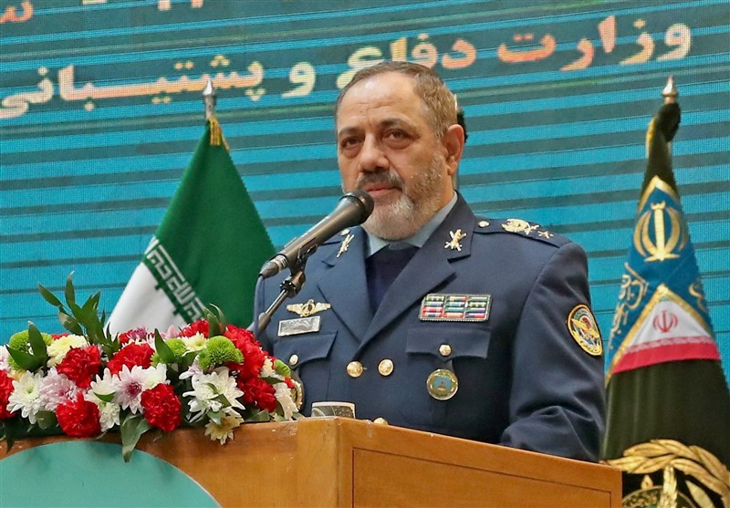 وزیر دفاع: سرریز علم و دانش وزارت دفاع را به صنایع غیرنظامی منتقل می‌کنیم