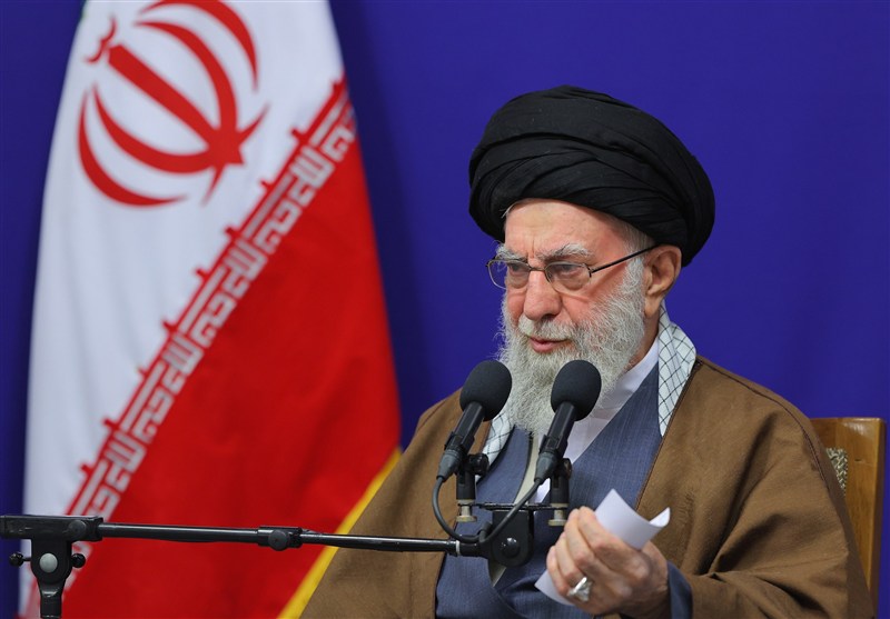 امام خامنه‌ای: مرحوم آقای نائینی فقیه استثنائی و استوانه رفیع حوزه کهن نجف است