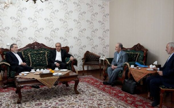 دیدار عراقچی با پدر زندانی ایرانی در ترکیه