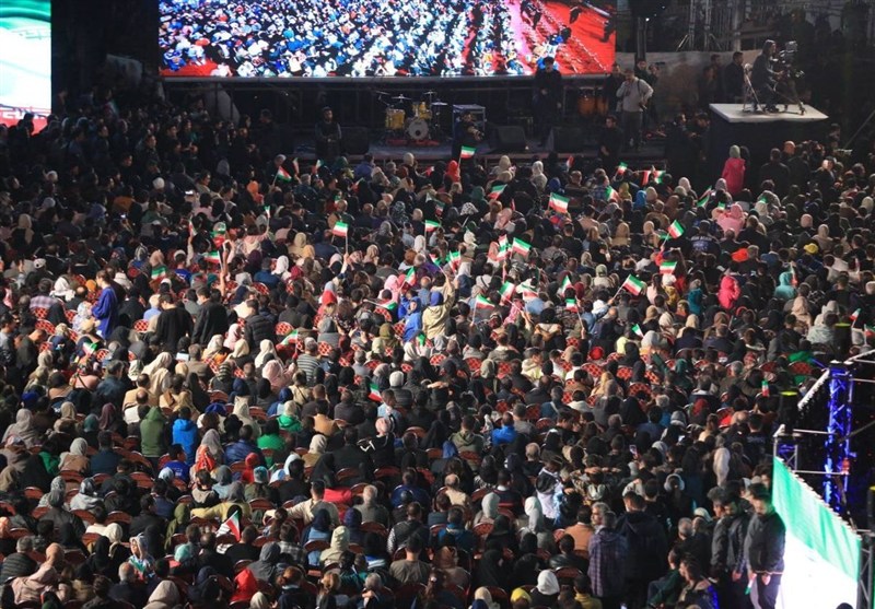 هزاران ایرانی یک ارکستر و چند خواننده؛ برای ایران