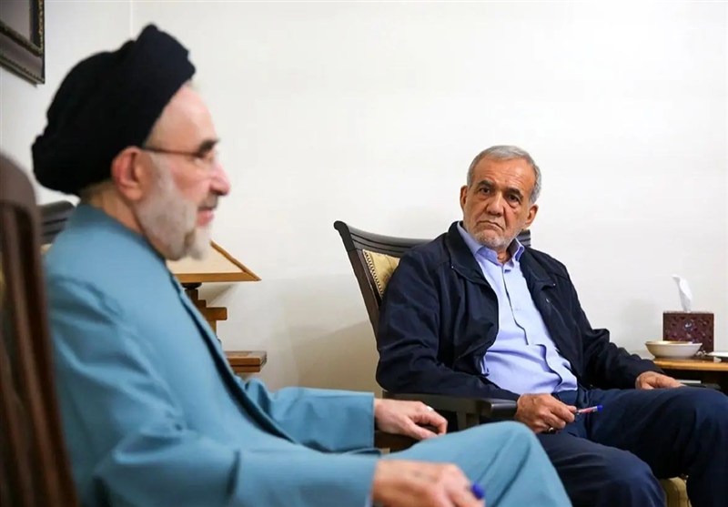 جناب خاتمی! تلاش برای ربایش دولت پزشکیان را متوقف کنید