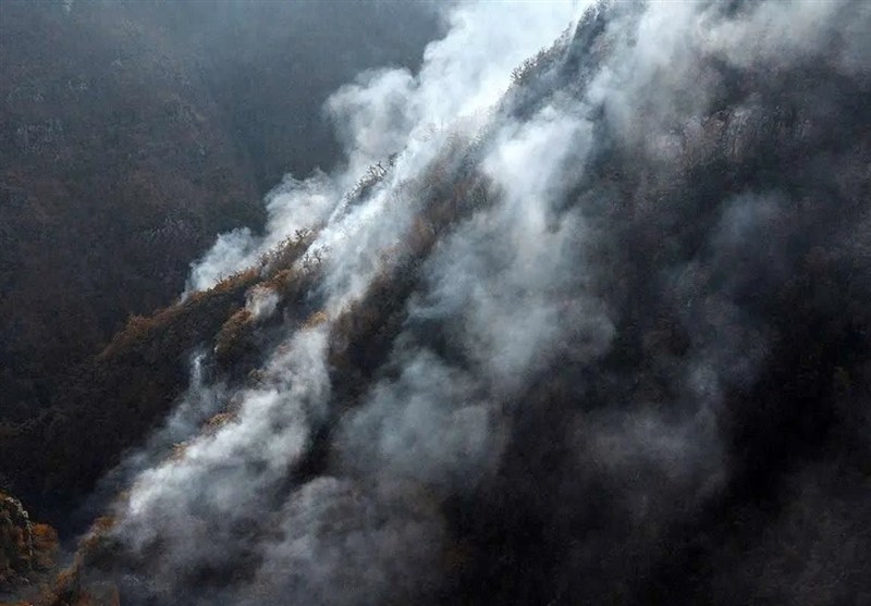 تازه‌ترین اخبار آتش‌سوزی جنگل‌ الیت/ ‌عملیات آب‌پاشی با 7 بالگرد و ایلیوشین/ پهپادها به کمک آمدند