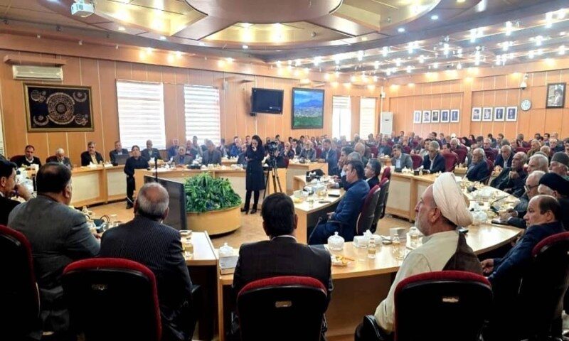 تنش آبی و سدهای دنا؛ محور اصلی گفتگوی استاندار با معتمدان کهگیلویه و بویراحمد