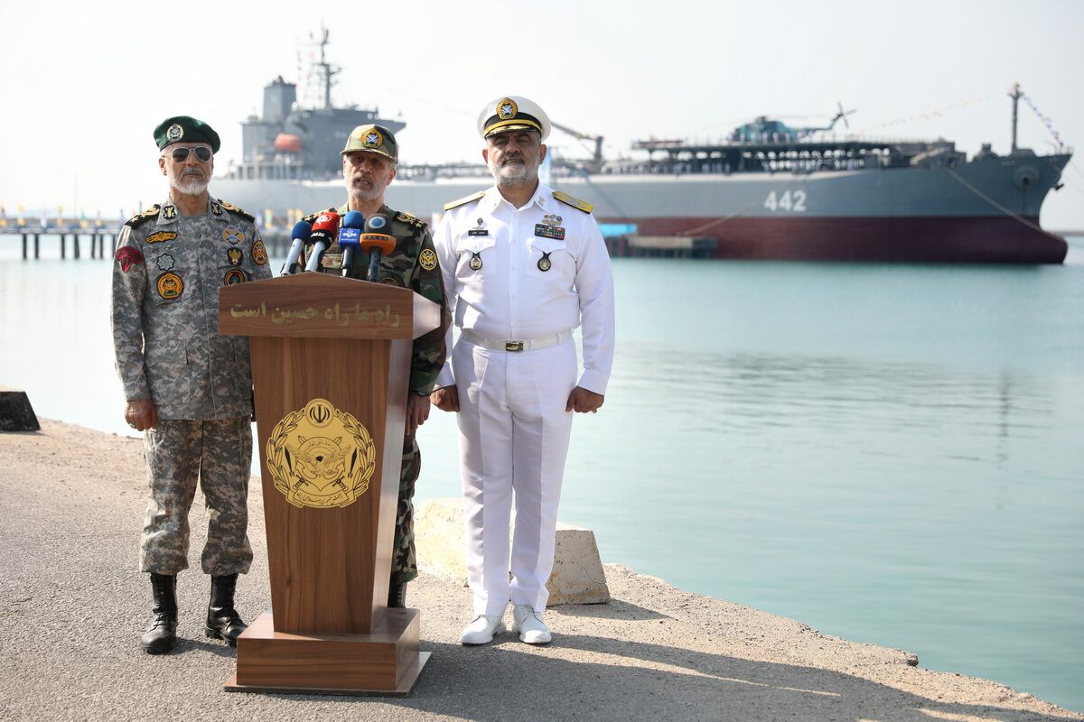 فرمانده کل ارتش: آماده پاسخ قاطع به دشمنان در هر نقطه‌ای هستیم