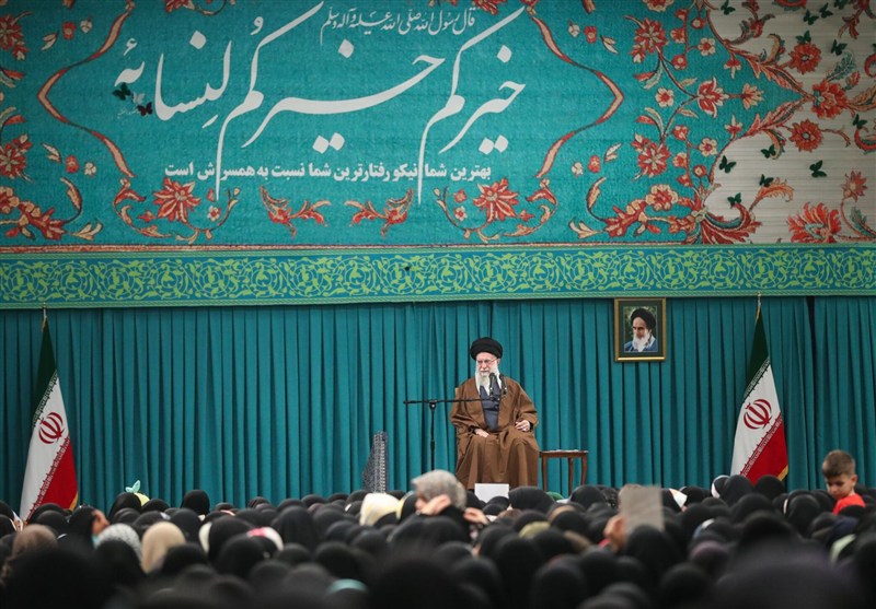 امام خامنه‌ای: «عدالت در رفتار اجتماعی و خانوادگی» از اولین حق زنان است