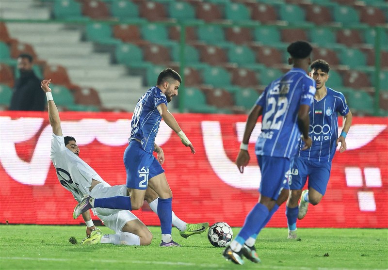 برتری استقلال مقابل ملوان در 45 دقیقه اول