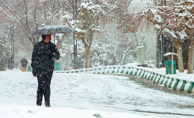 بالاخره تبریز سفیدپوش شد؛ پایان چشم‌انتظاری مردم با نخستین برف زمستانی
