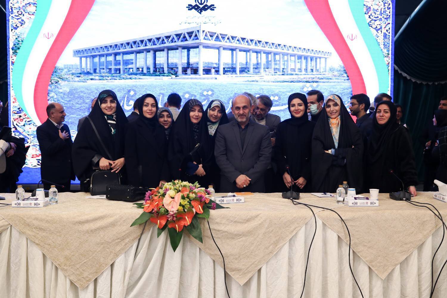 نقش‌آفرینی مجریان رسانه ملی در صیانت از زبان فارسی