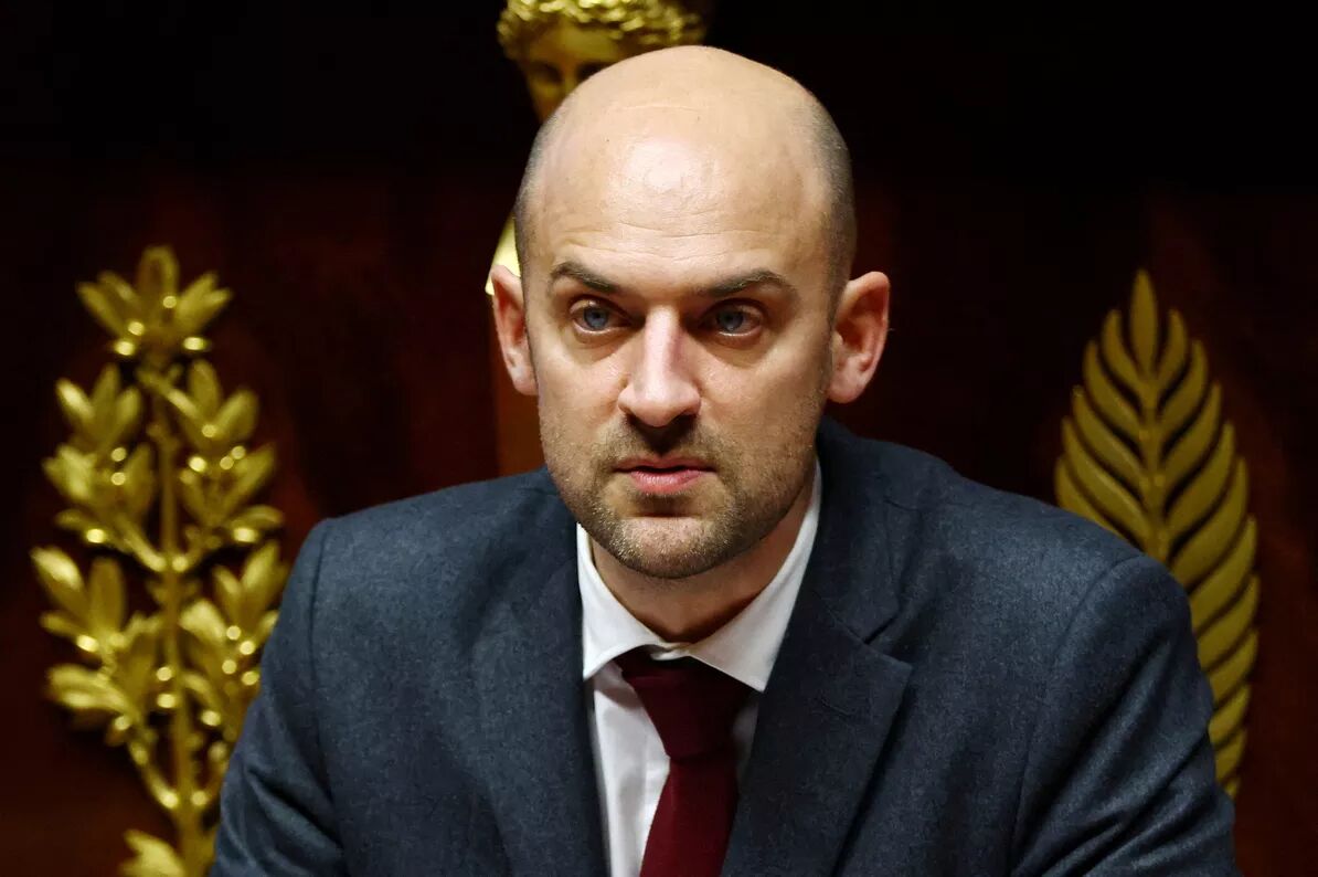 پاریس به اظهارات دبیرکل ناتو در مورد وابستگی دفاعی اروپا واکنش نشان داد