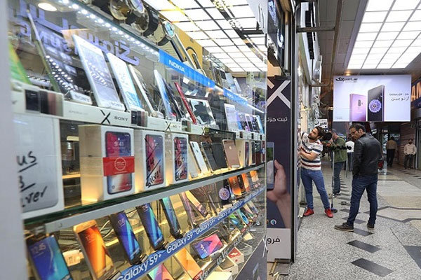 بازار موبایل در شرایط عادی است؛ گلایه فروشندگان از نرخ ارز