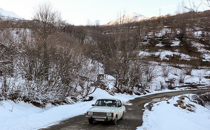 ترافیک سنگین در هراز و آزادراه قزوین ـ‌کرج/ بارش برف‌وباران در جاده‌ها