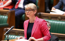 ادعاهای تکراری لندن علیه برنامه هسته‌ای ایران همزمان با اعلام حمایت از مذاکرات