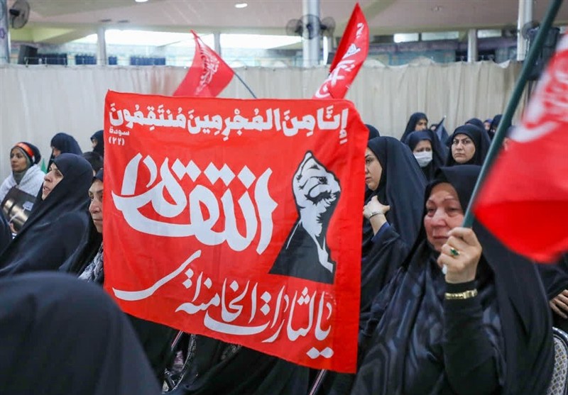 مراسم بزرگداشت و یادبود «قائد شهید امت» در اراک/تجدید میثاق با آرمان‌ها