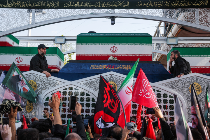 الجزیره: قدرت نمایی تهران در مراسم ۲۰ میلیونی وداع با رهبر شهید انقلاب