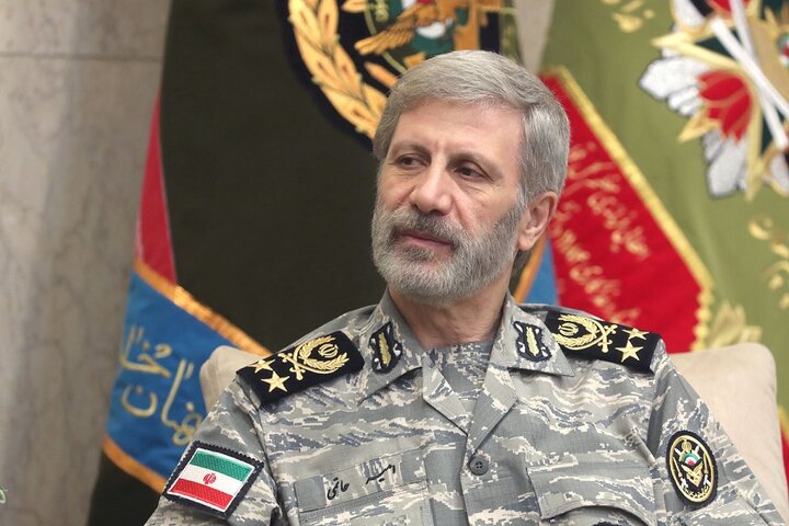 امیر حاتمی: یقه کسانی که رهبر عزیز ما را شهید کردند، رها نخواهیم کرد