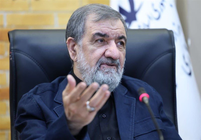 محسن رضایی: ایران در برابر هیچ تهدیدی از حقوق خود عقب نشینی نمی‌کند