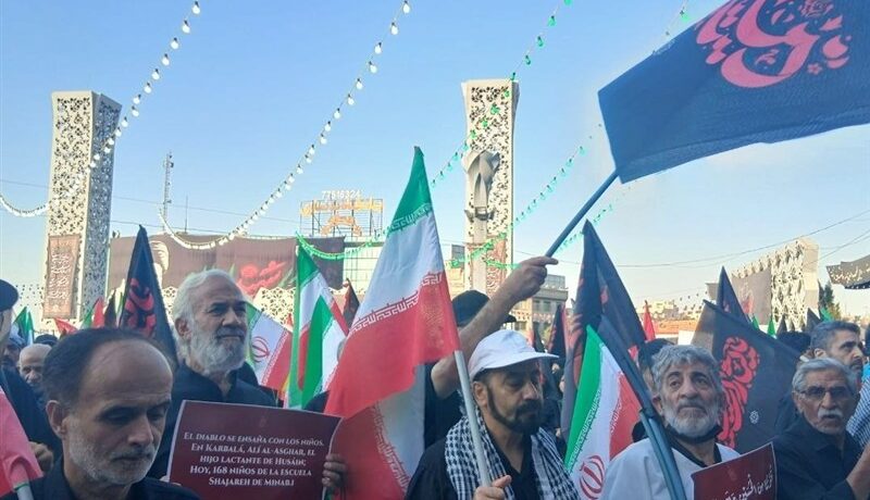 اقامه عزای اربعین در خیابان‌های پایتخت؛ جاماندگان به میدان آمدند