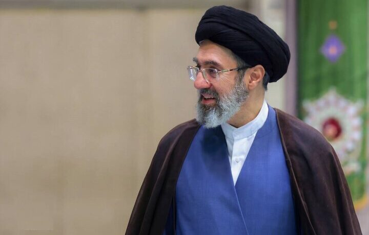 رهبر معظم انقلاب: روزهای سابق که دشمن آرزوی بازگشت به آن دارد، هیچگاه تکرار نمی‌شود