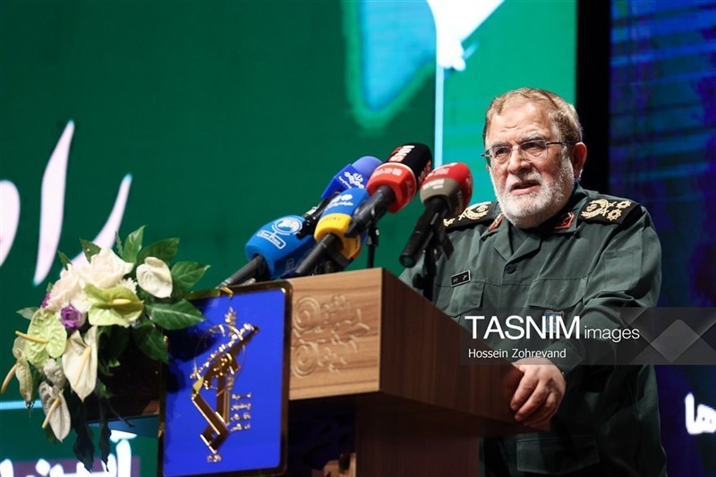 سرلشکر ایزدی: سپاه و ارتش آماده دفاع از تنگه هرمز هستند