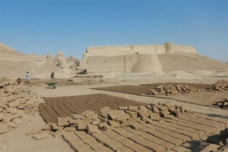 بخش‌های حاکم‌نشین و عامه‌نشین قلعه تاریخی بمپور مرمت می‌شوند