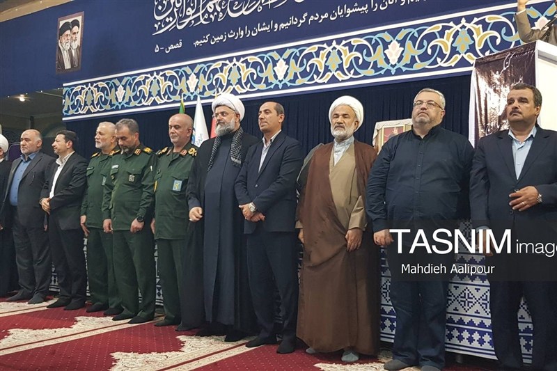 تجلیل از خانواده شهدای نبرد مستقیم با آمریکا در خلیج فارس در دشتی